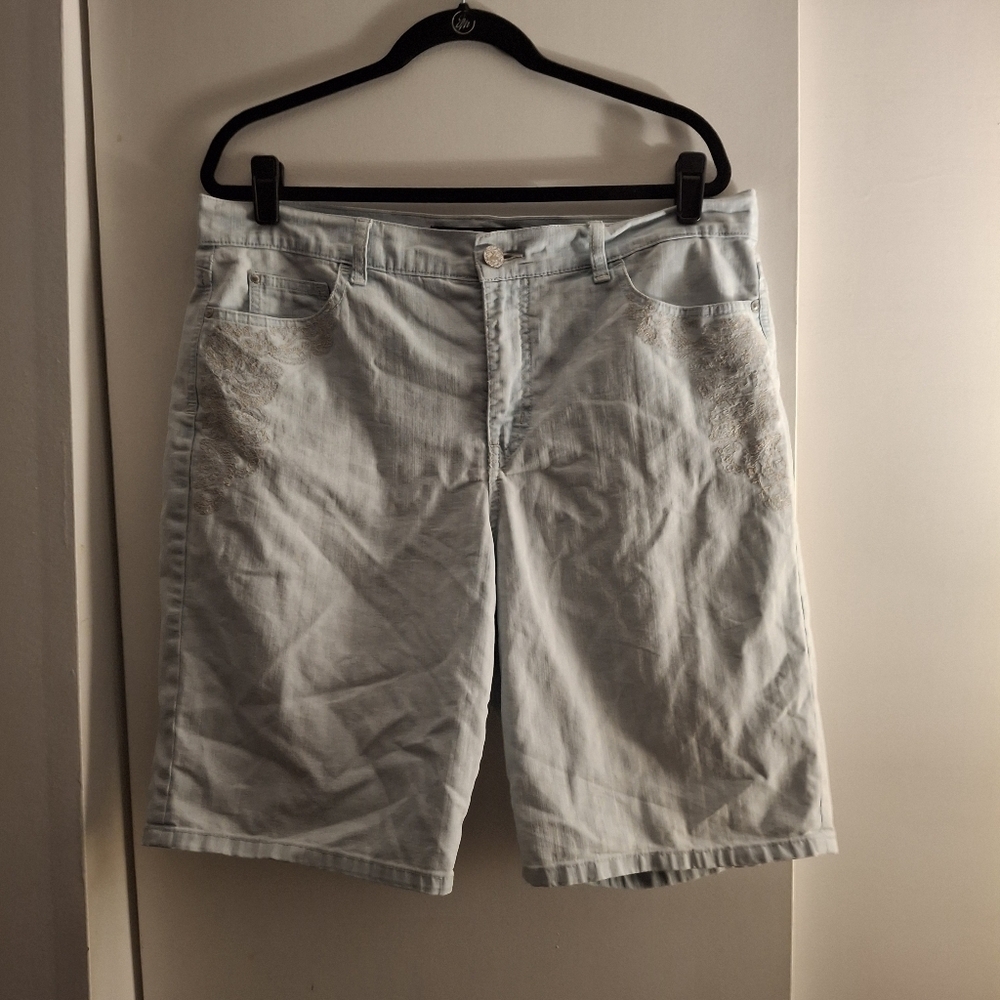 Gloria Vanderbilt Women's Light Blue Shorts